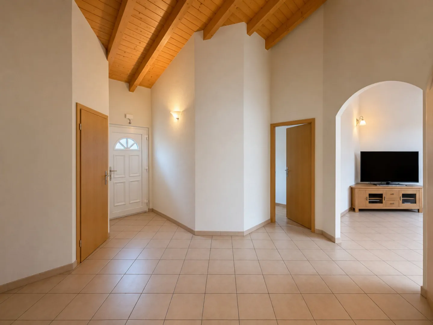 Spaziosa villa indipendente di 5,5 locali a Saxon con spazio esterno di quasi - Foto 3 di 17