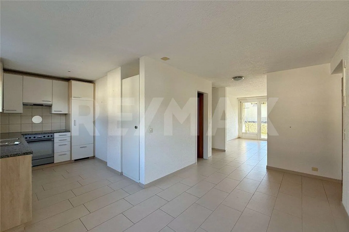 Bright and Quiet Condominium with Garden View in Central Location - Photo 2 of 13