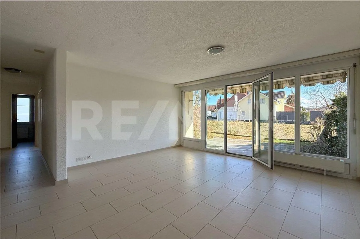 Bright and Quiet Condominium with Garden View in Central Location - Photo 4 of 13