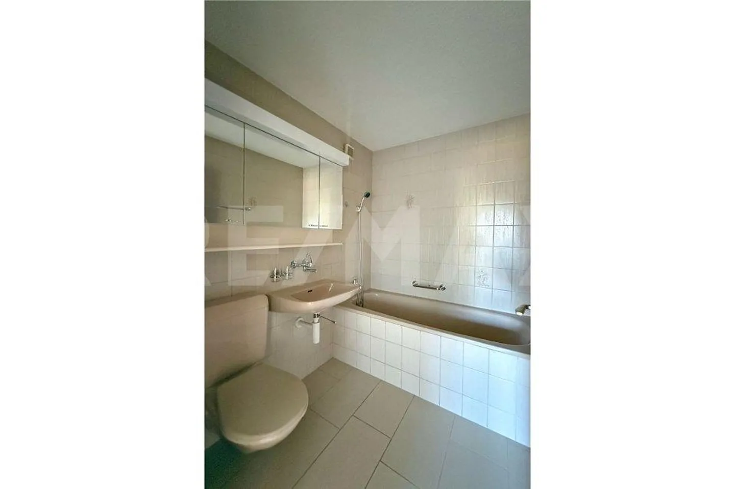 Bright and Quiet Condominium with Garden View in Central Location - Photo 6 of 13