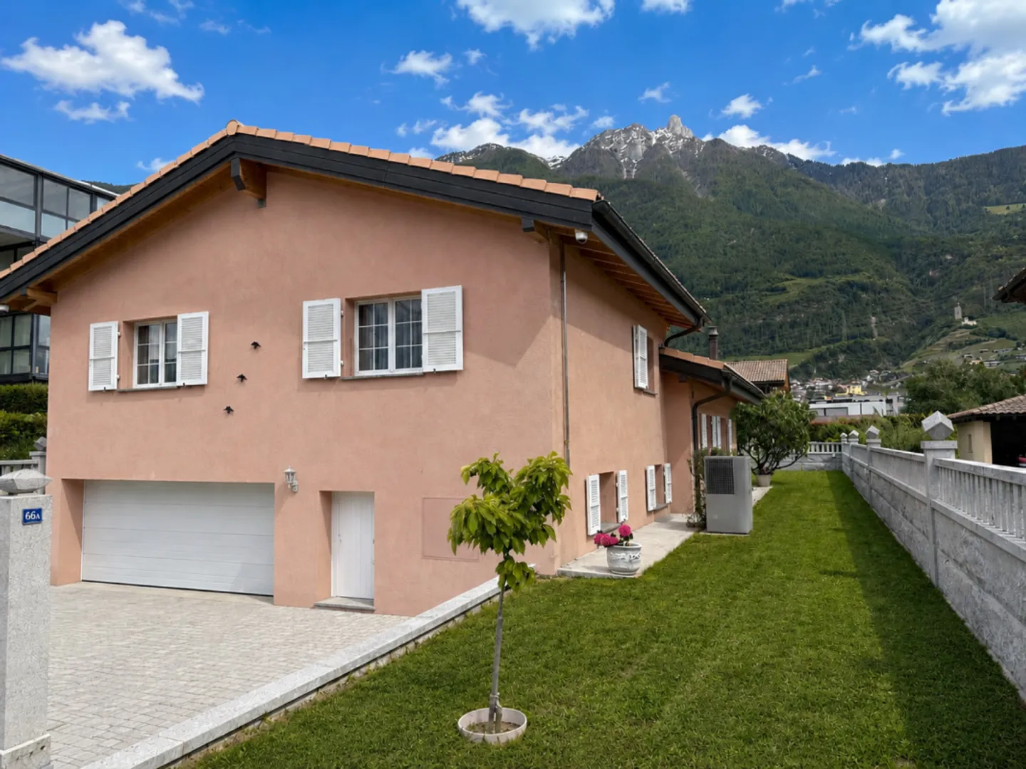 Spaziosa villa indipendente di 5,5 locali a Saxon con spazio esterno di quasi - Foto 2 di 17