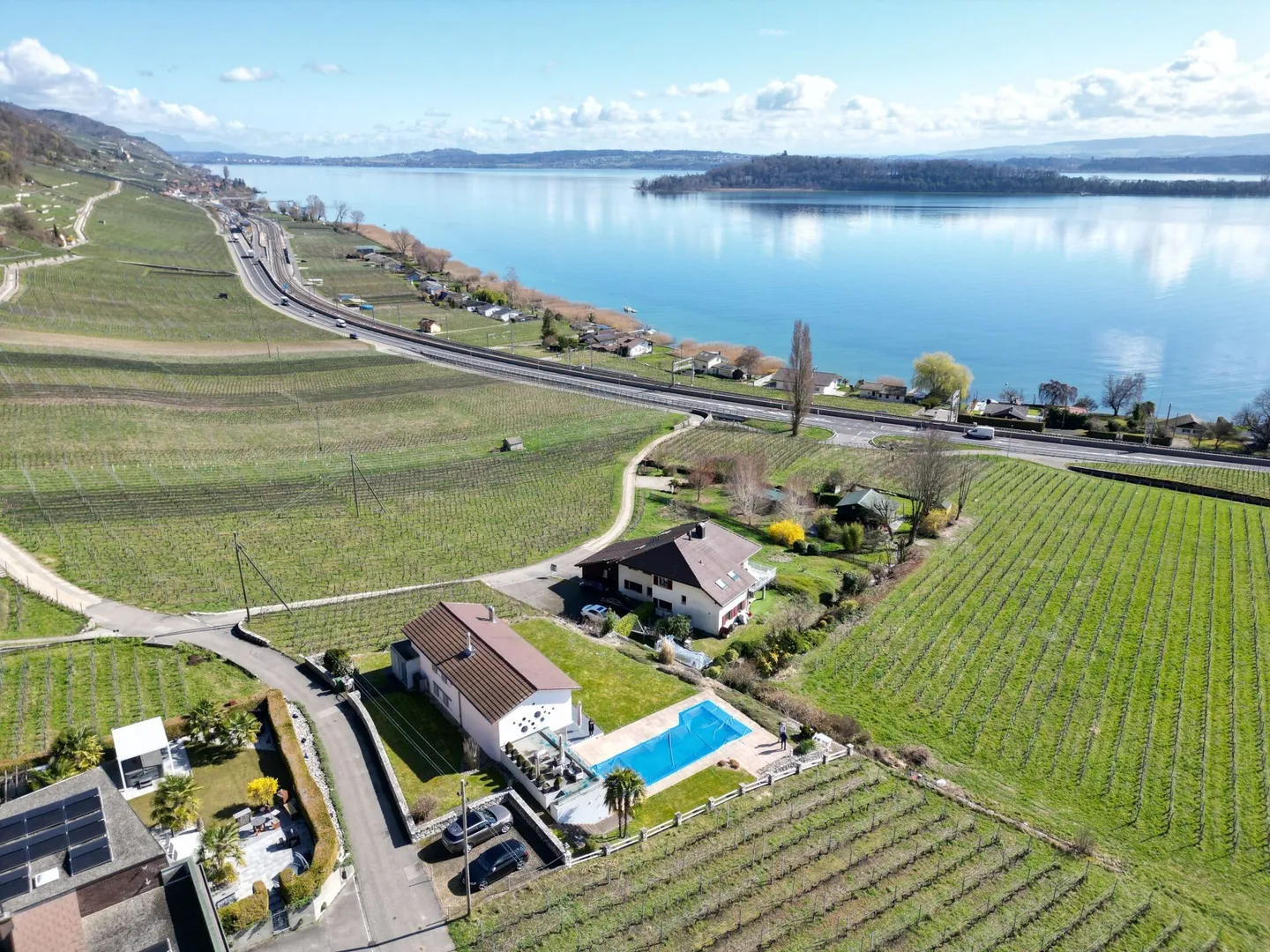 Exceptional villa with spectacular view of the lake and St. Pierre island - Photo 1 of 10