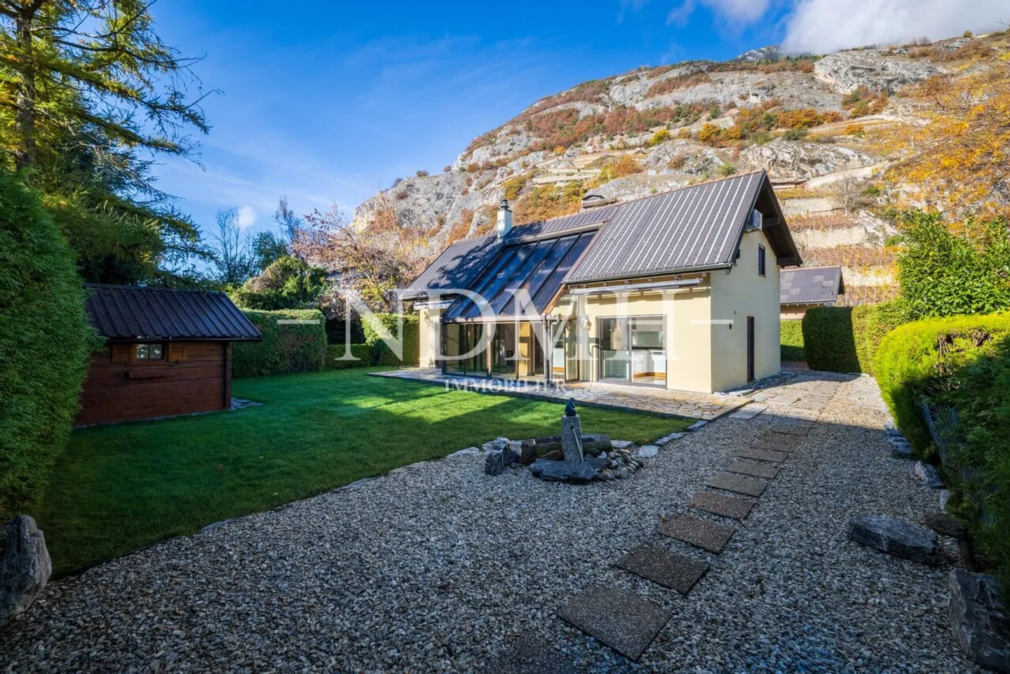 Wunderschöne individuelle Villa in einer außergewöhnlichen Umgebung - Foto 1 von 13