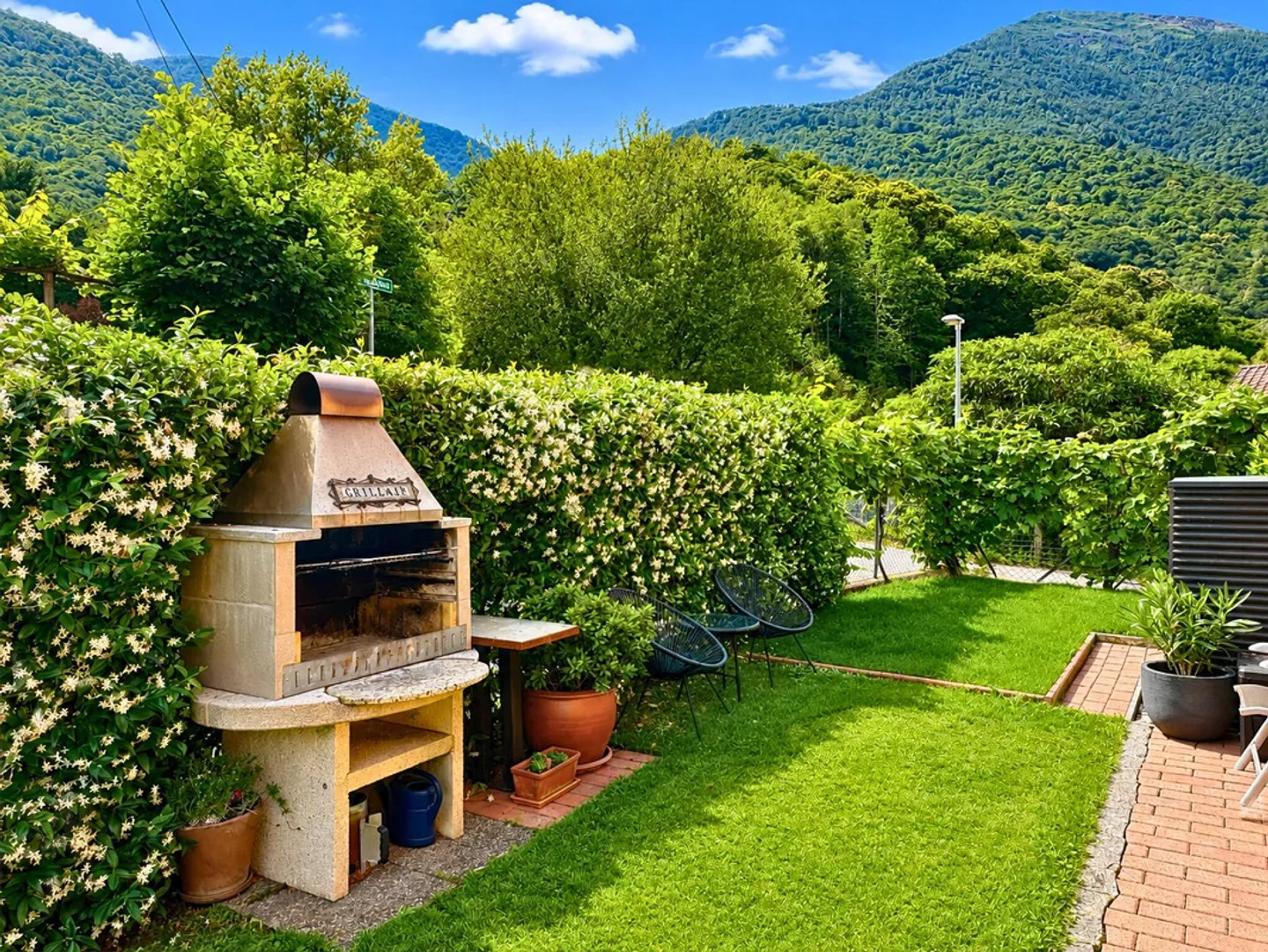 PEACE, TRANQUILITY AND PRIVACY IMMERSED IN GREEN - Photo 11 of 12
