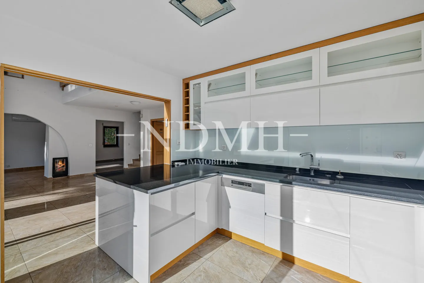 Wunderschöne individuelle Villa in einer außergewöhnlichen Umgebung - Foto 6 von 13