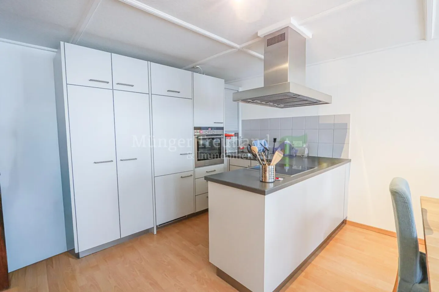 Proprietà a uso misto attraente nel centro di Sissach - Foto 2 di 12