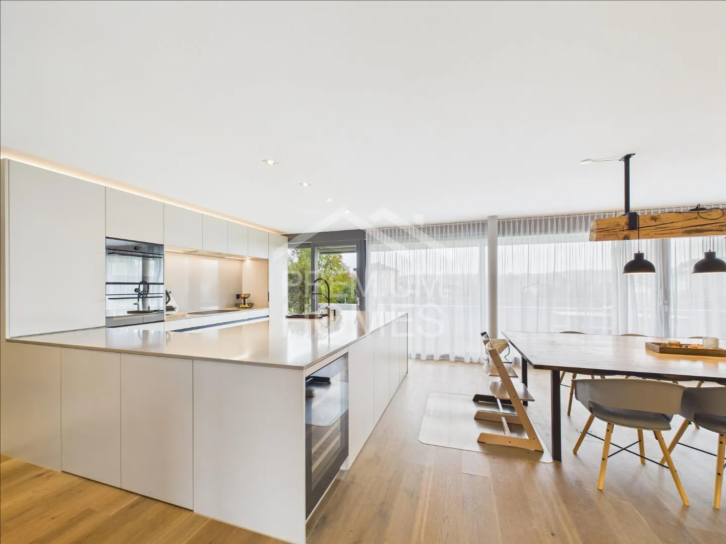 Modern. Hell. Central. Simply perfect. - Photo 4 of 10