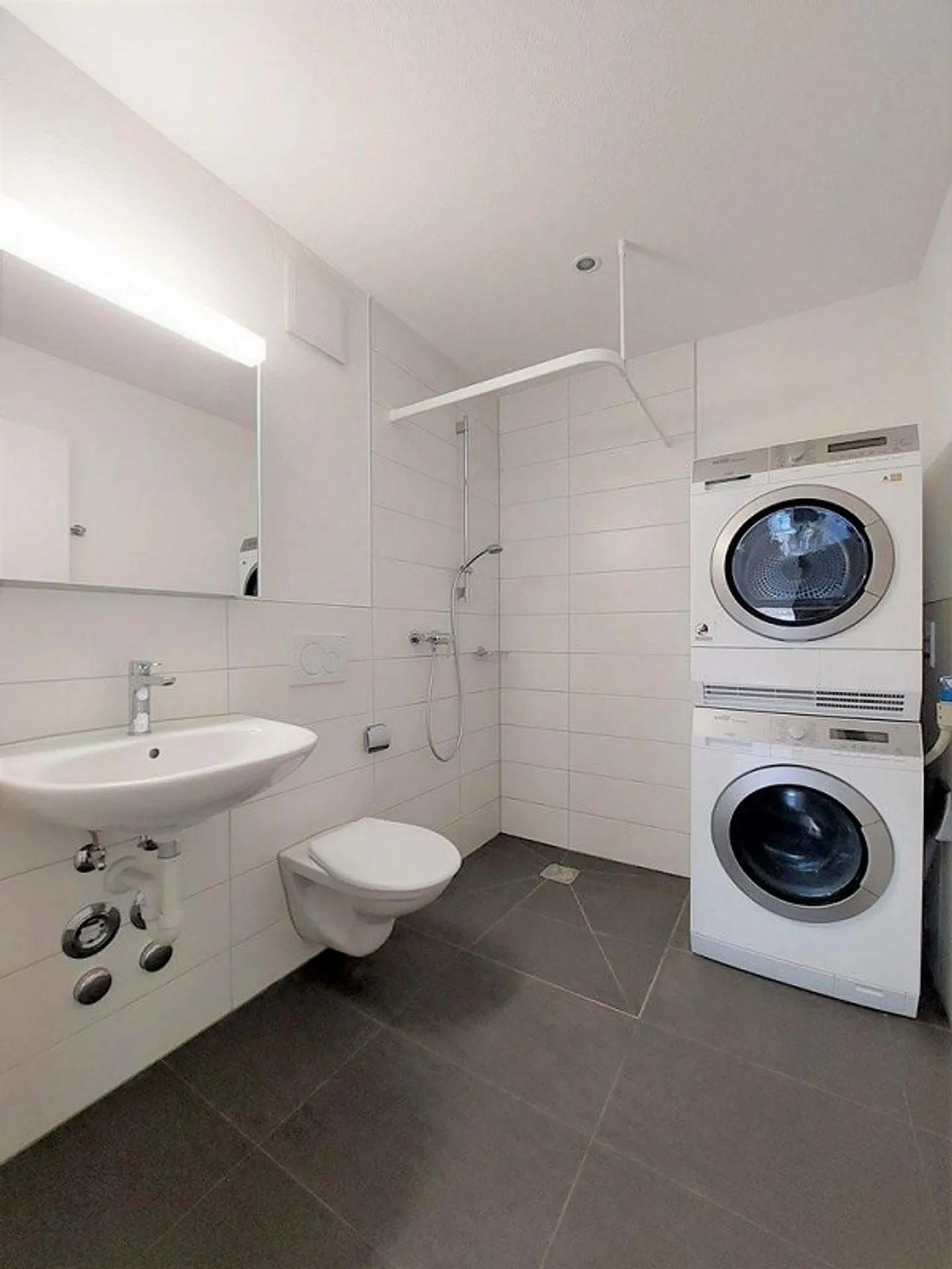 Vivere modernamente a Grenchen - ora con bonus senza affitto! - Foto 3 di 6