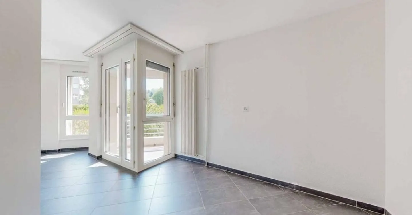 Charming Apartment in Quiet Area - Photo 4 of 12