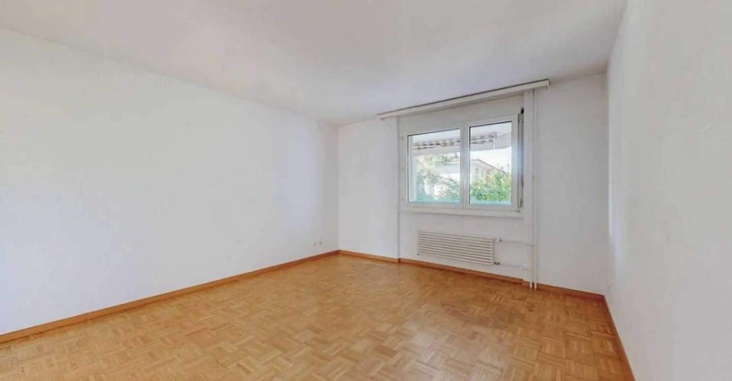Charming Apartment in Quiet Area - Photo 8 of 12