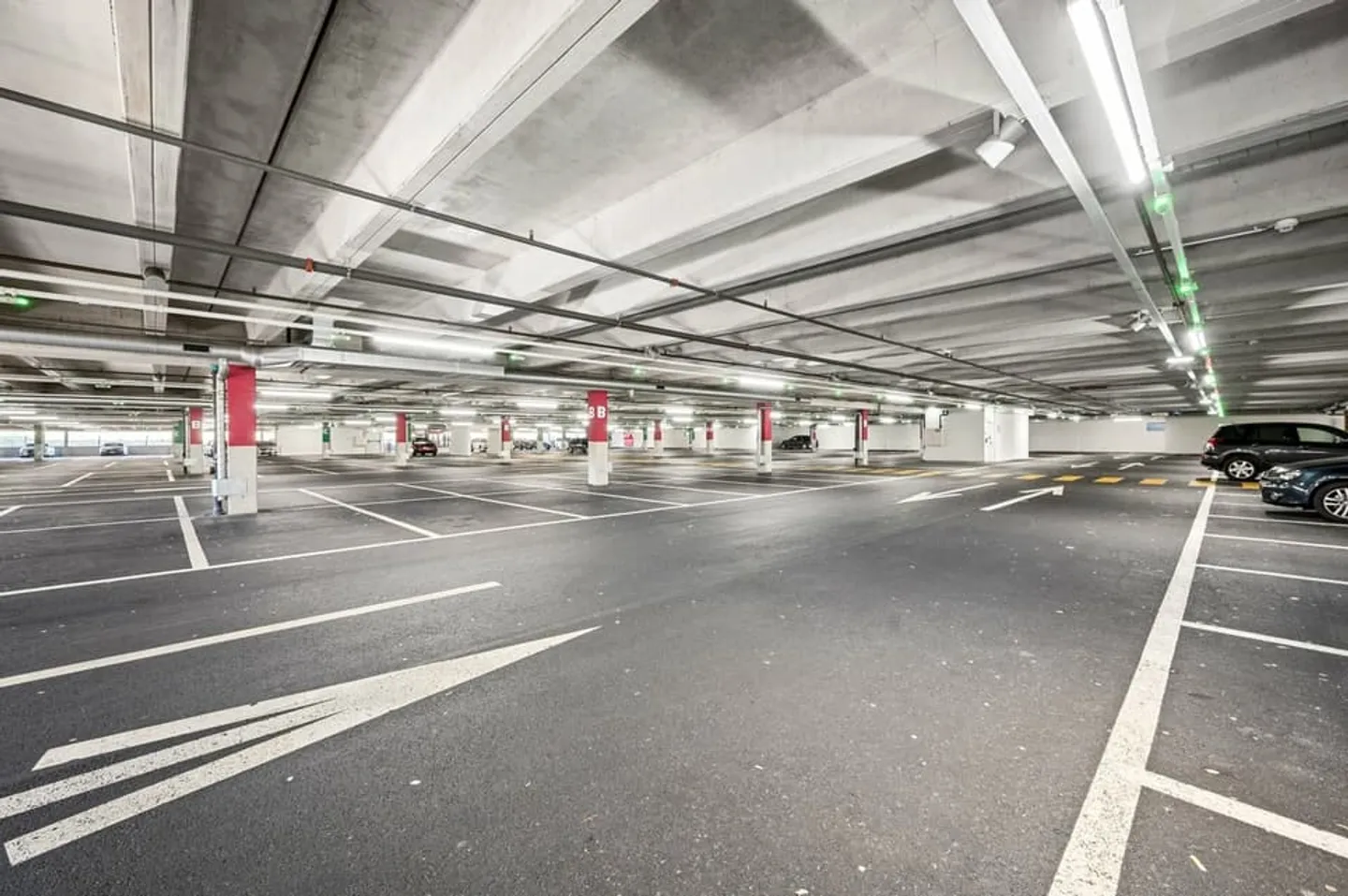 Ufficio di 363 m² nel Centro Outlet Allaman / IKEA - Foto 2 di 3