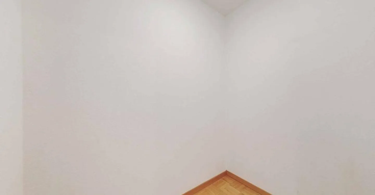 Charming Apartment in Quiet Area - Photo 10 of 12