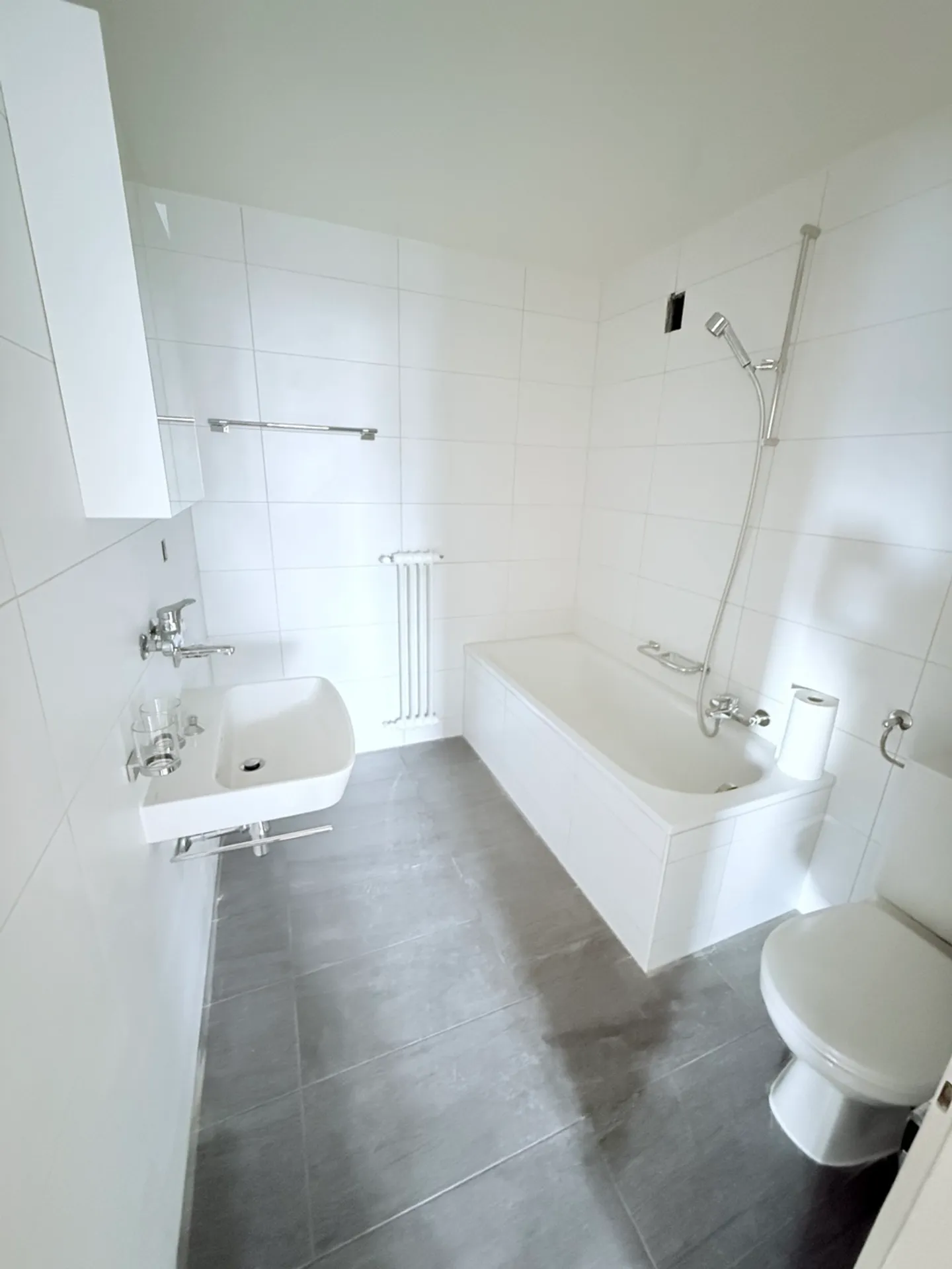 Appartement rénové de 4 pièces - Photo 2 sur 5