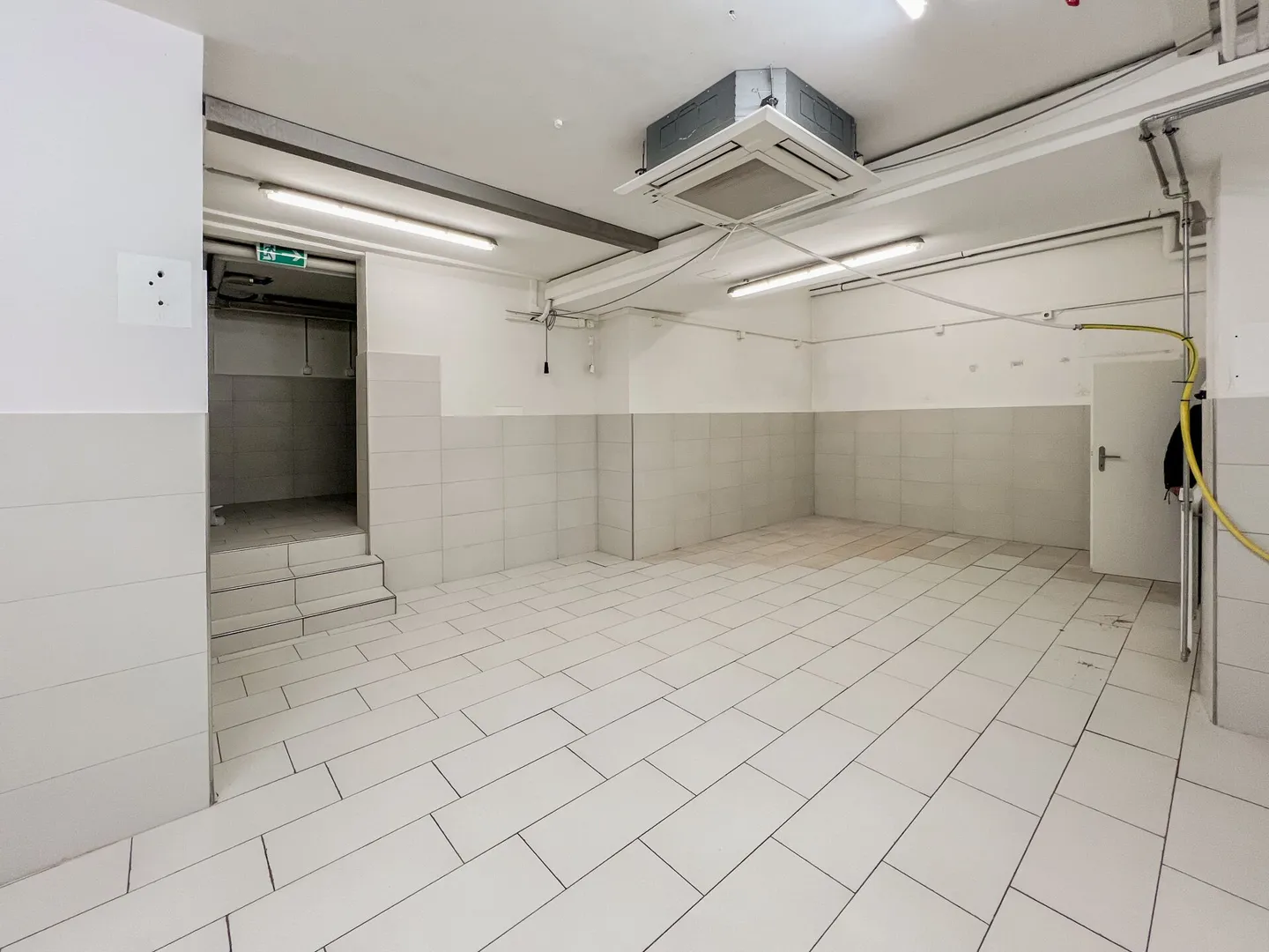 Commercial premises in a central location - Photo 2 of 6