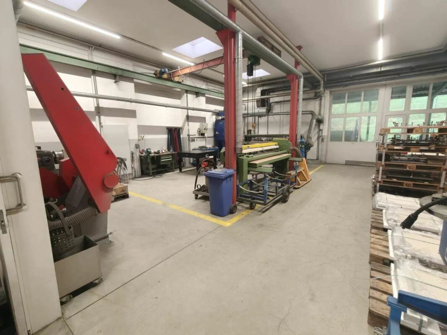 Spacious commercial space with cranes in the lively Sitter Valley - Photo 4 of 12