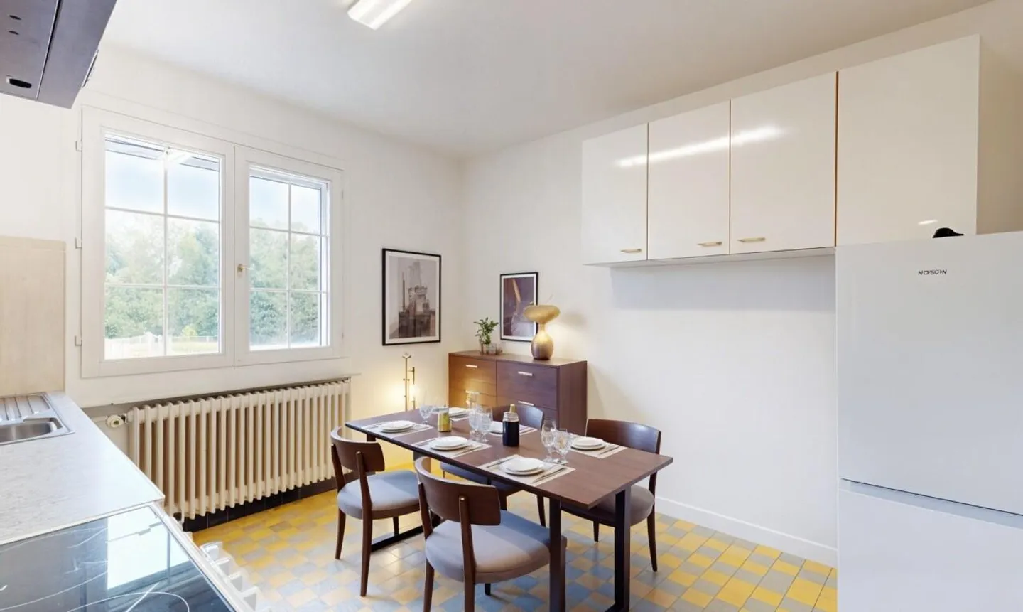 Schönes Zweifamilienhaus mit integriertem Garagen und sonnigem Garten! - Foto 2 von 13