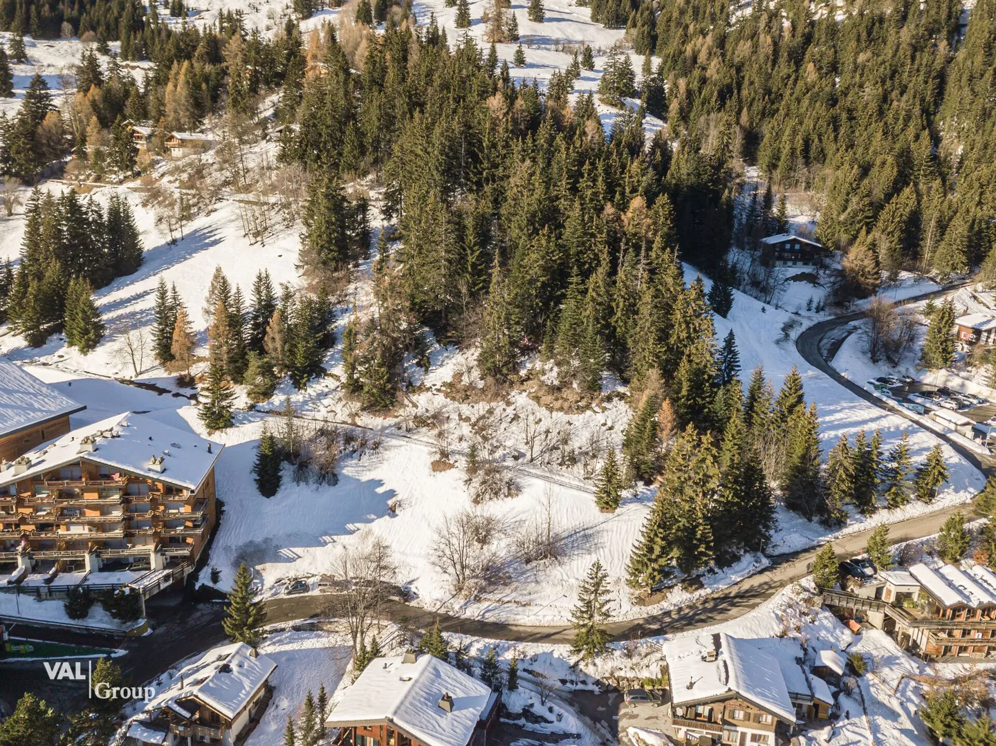 Magnifique terrain à bâtir au cœur de la station - Photo 2 sur 8