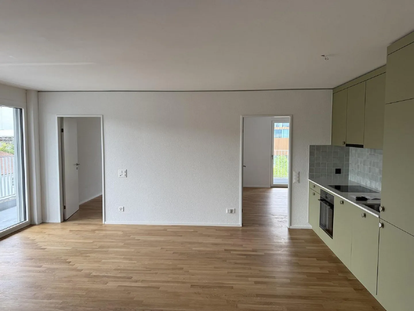 Moderno appartamento con 3 camere da letto con balcone e bella vista a Muttenz - Foto 2 di 9