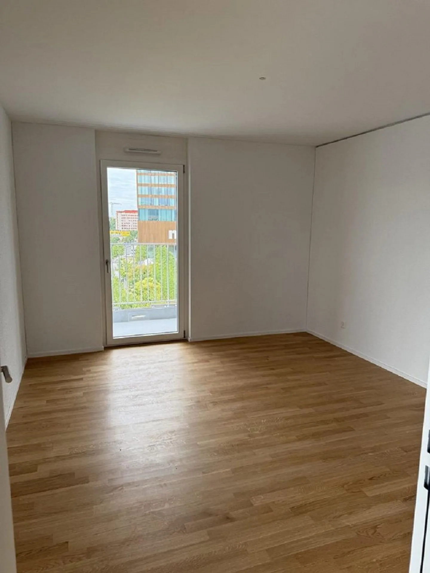 Moderno appartamento con 3 camere da letto con balcone e bella vista a Muttenz - Foto 4 di 9