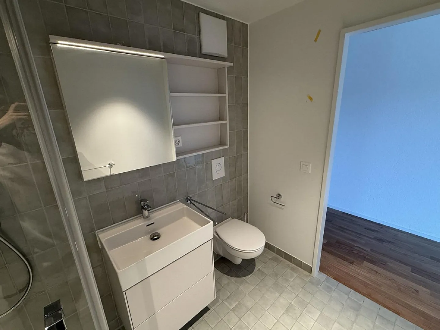 Moderno appartamento con 3 camere da letto con balcone e bella vista a Muttenz - Foto 5 di 9