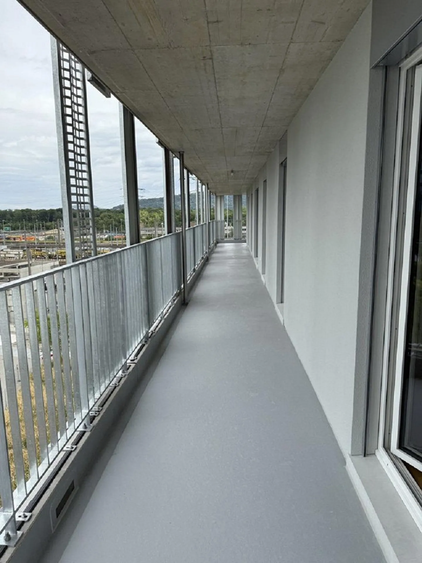 Moderno appartamento con 3 camere da letto con balcone e bella vista a Muttenz - Foto 8 di 9