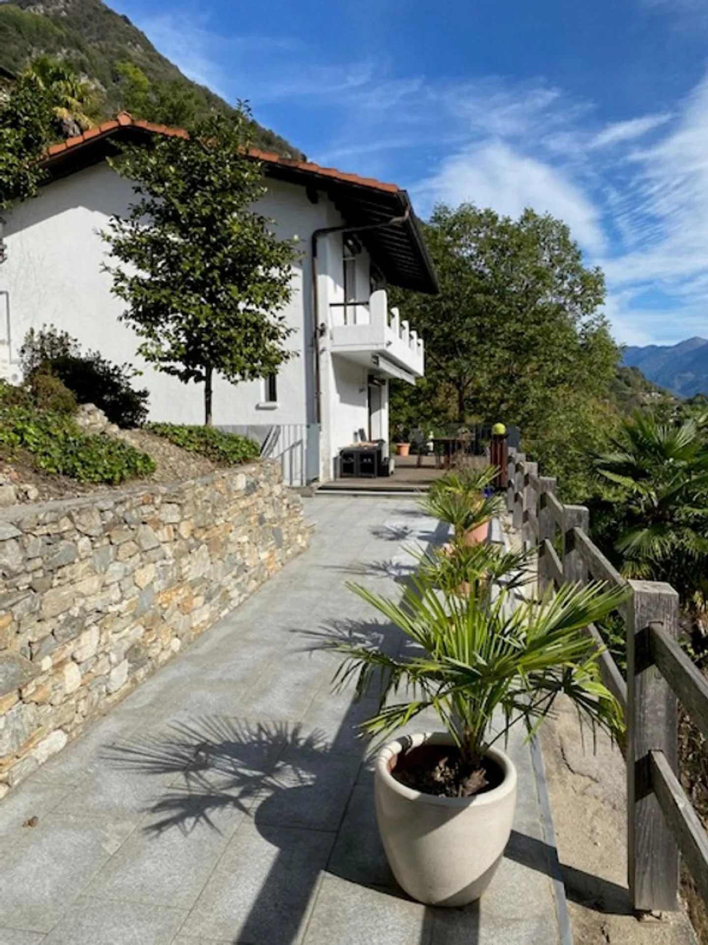 Detached House in Southern Location - Photo 1 of 13