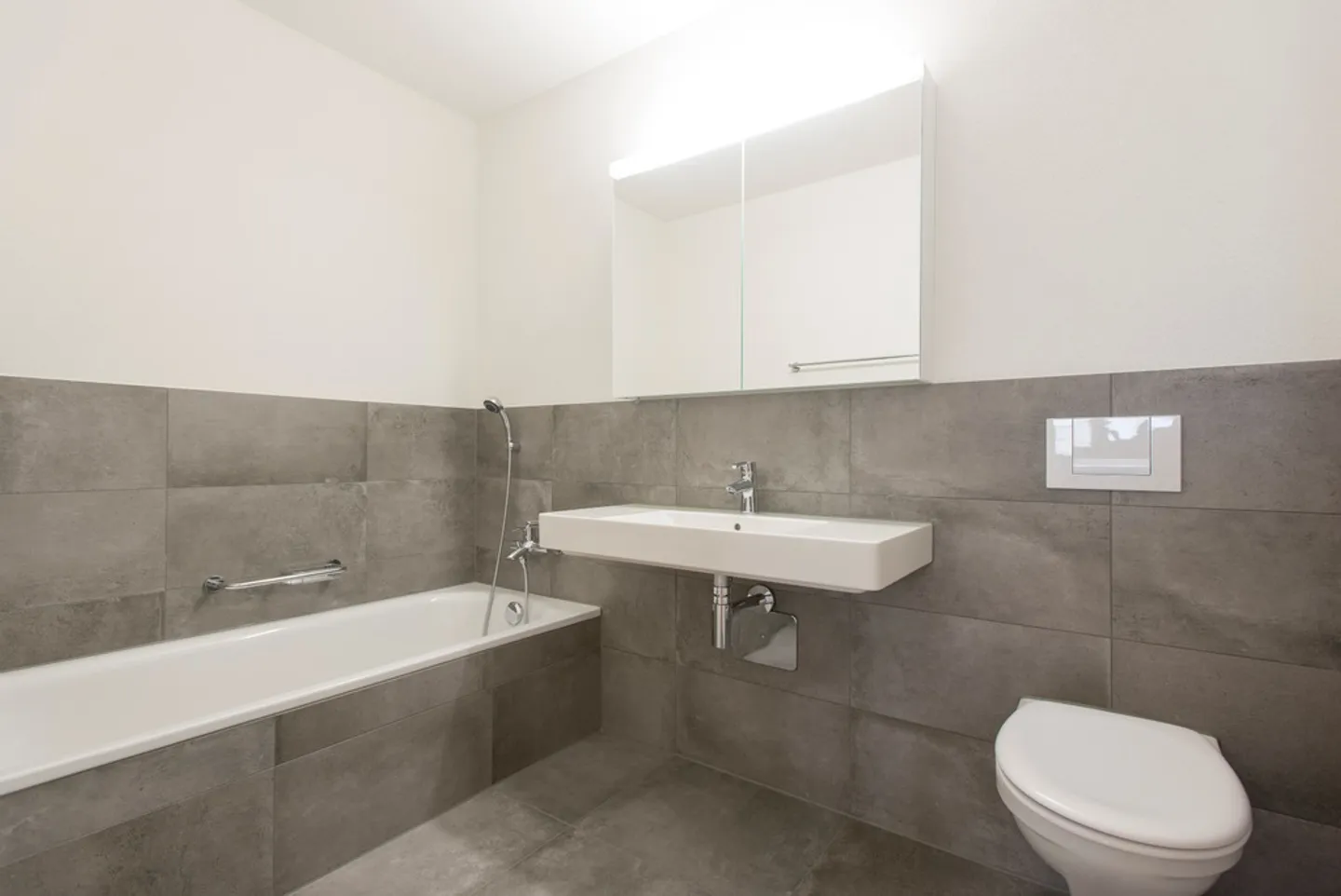 MODERN LIVING IN THE CENTER - Photo 5 of 7