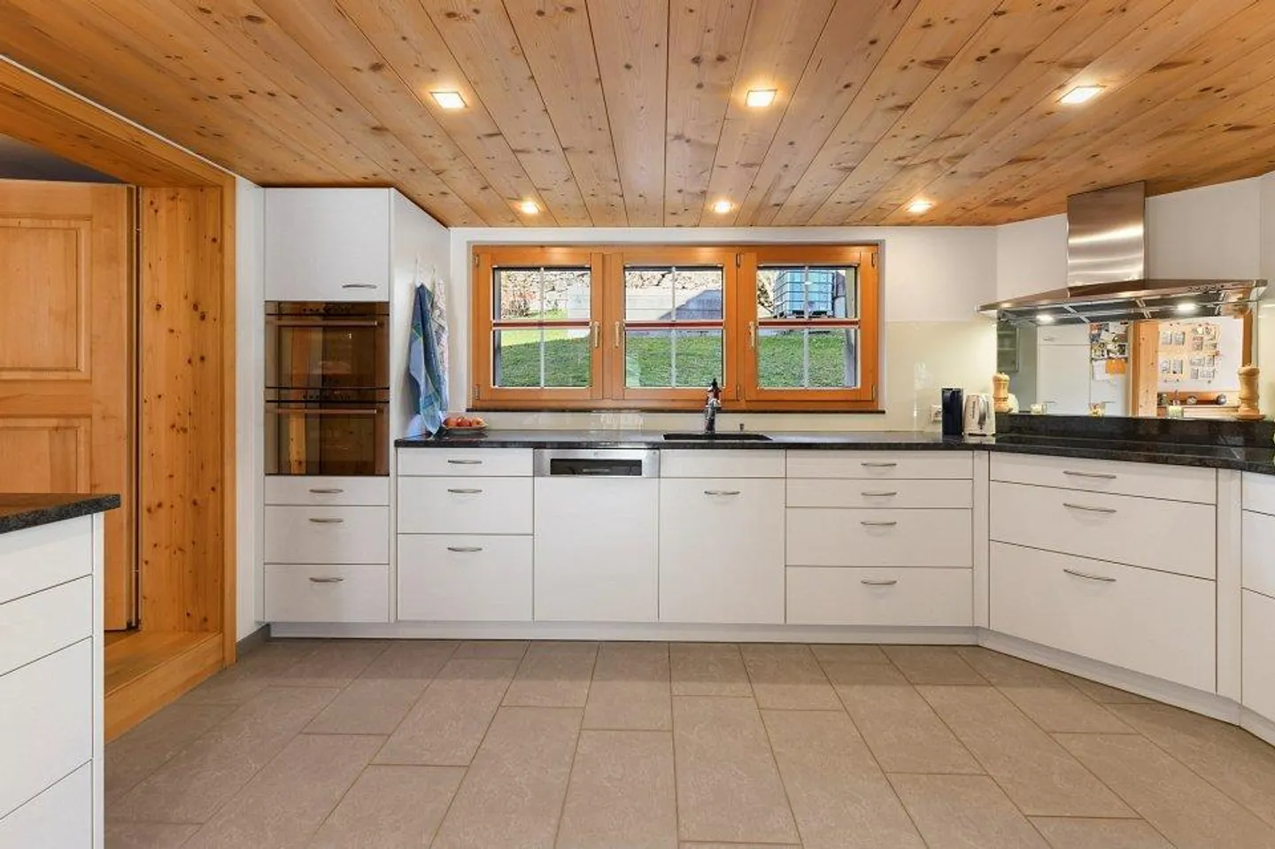 Detached single-family house with panoramic views and generous space - Photo 7 of 13