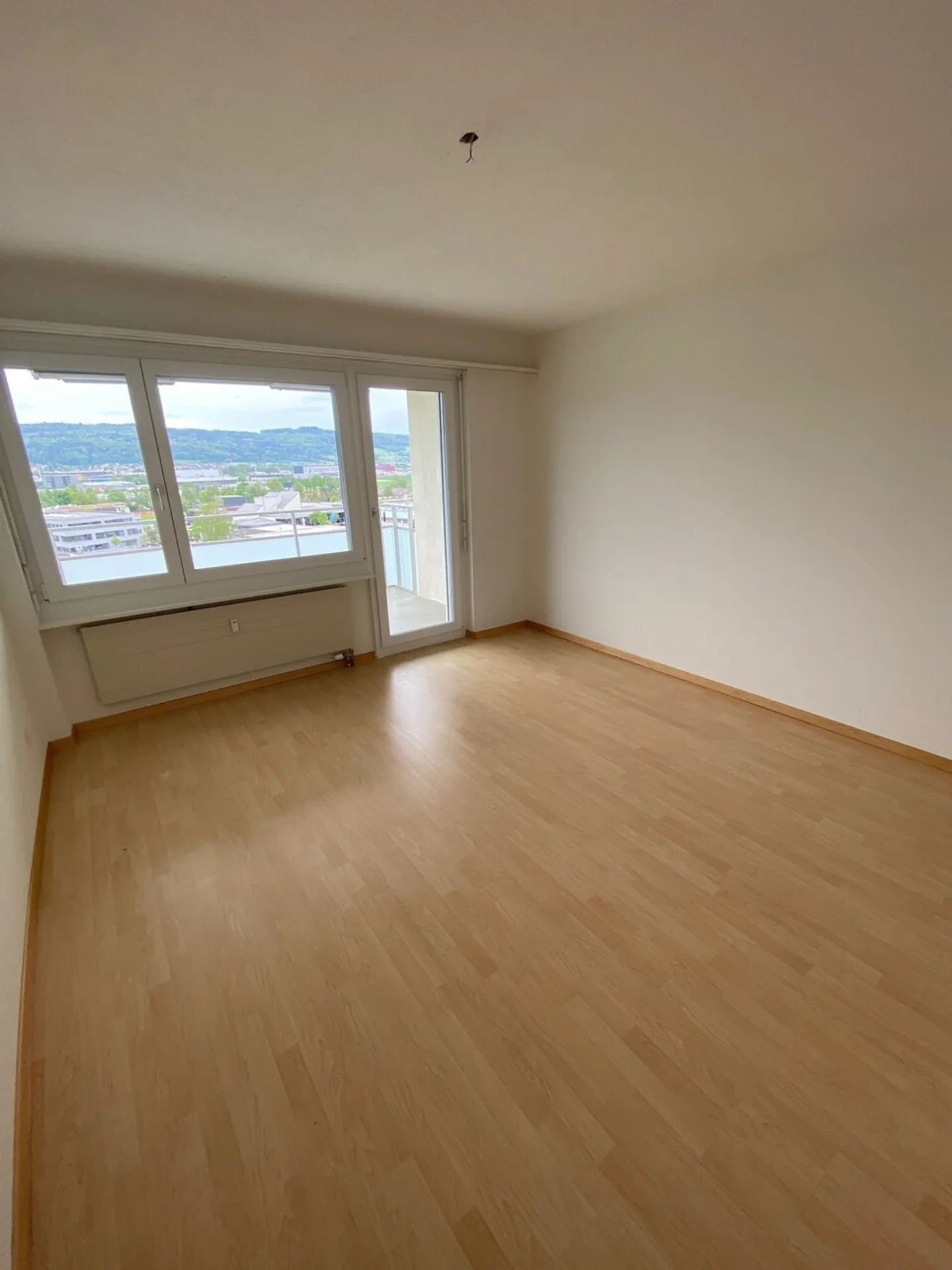 Votre nouveau chez-vous à Wohlen avec une vue imprenable ! - Photo 3 sur 8