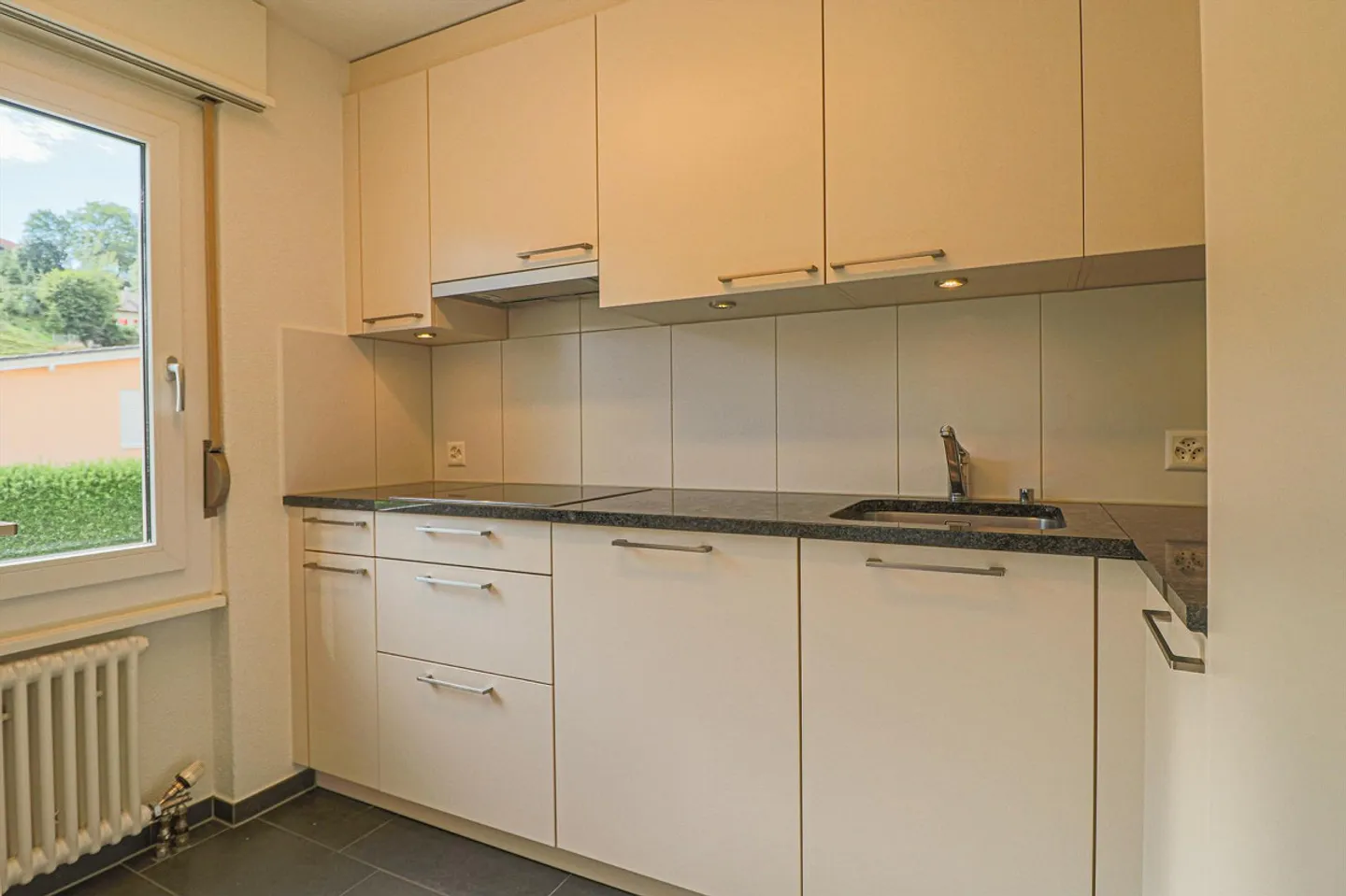 Living in a quiet location - Photo 3 of 9