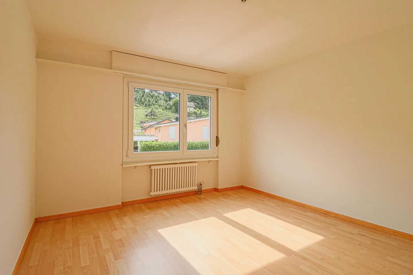 Living in a quiet location - Photo 6 of 9