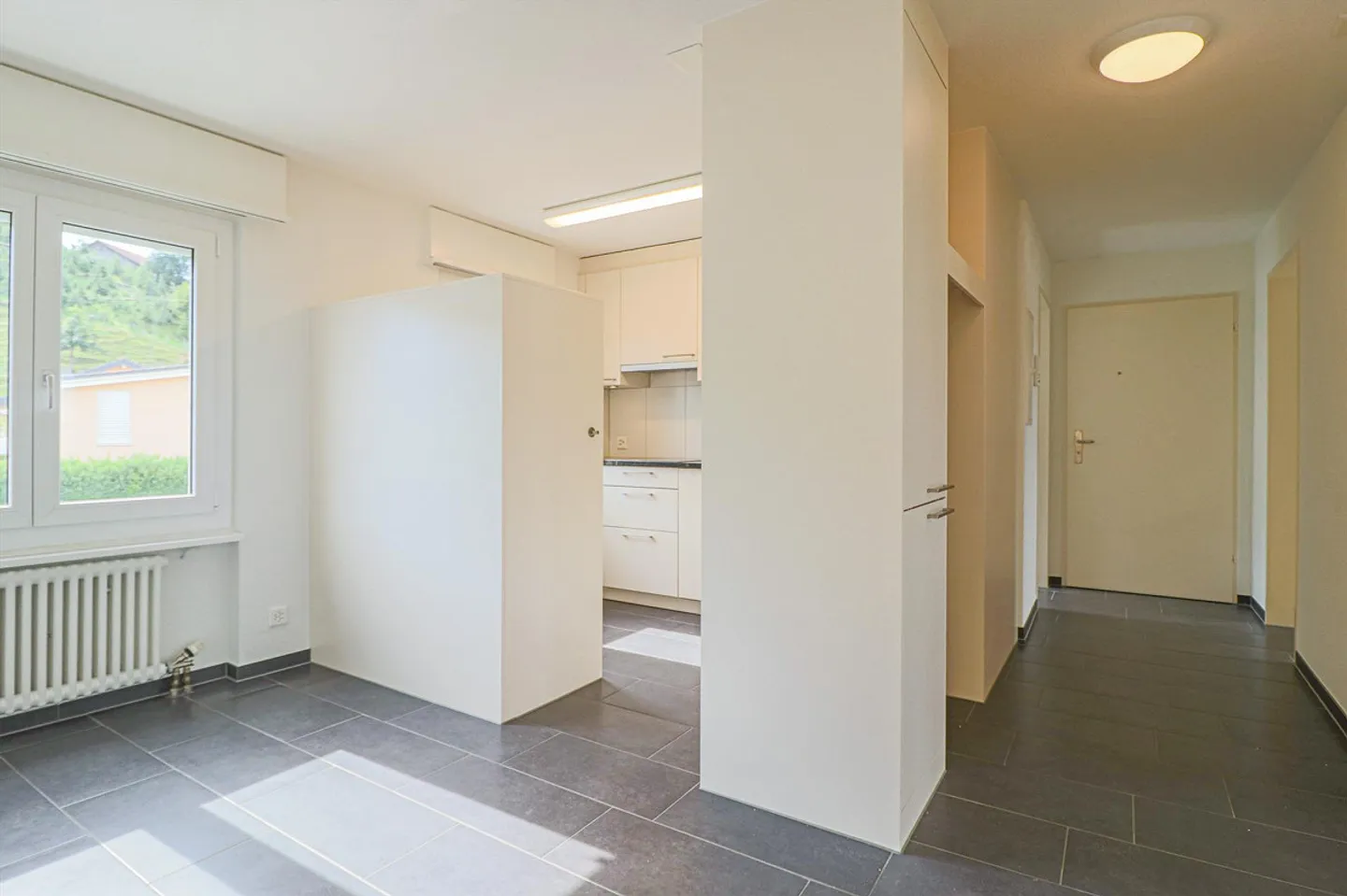 Living in a quiet location - Photo 8 of 9