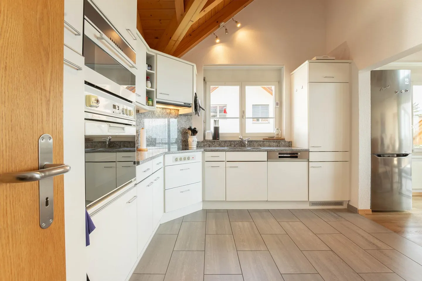 "Charmante 6.5-Zimmer-Maisonettewohnung in Thun-Goldiwil" - Foto 5 di 20