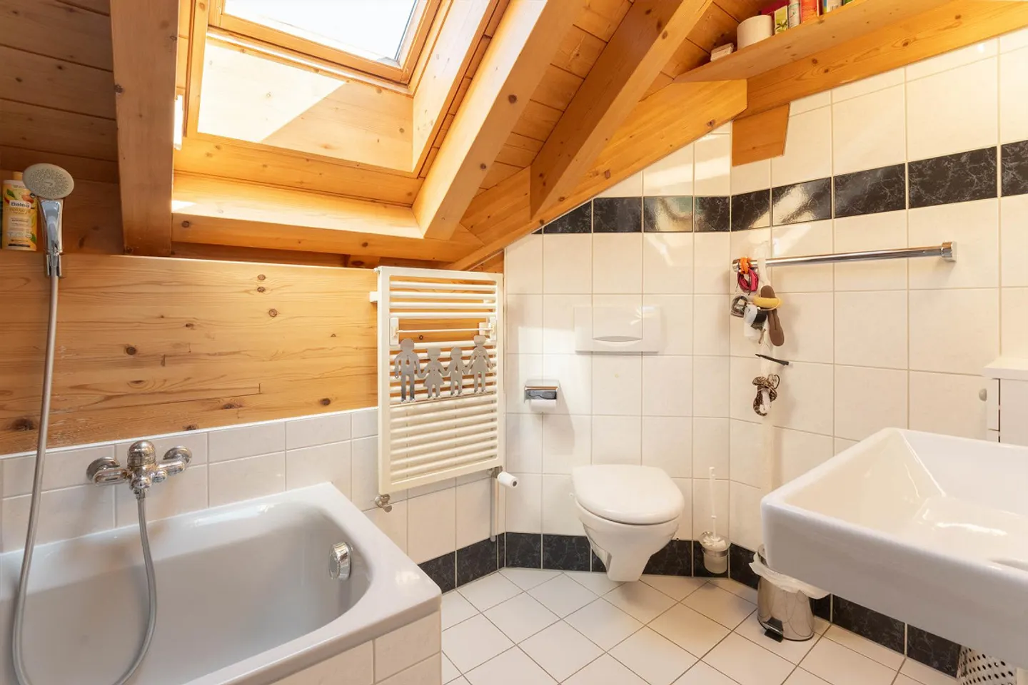 "Charmante 6.5-Zimmer-Maisonettewohnung in Thun-Goldiwil" - Foto 14 di 20