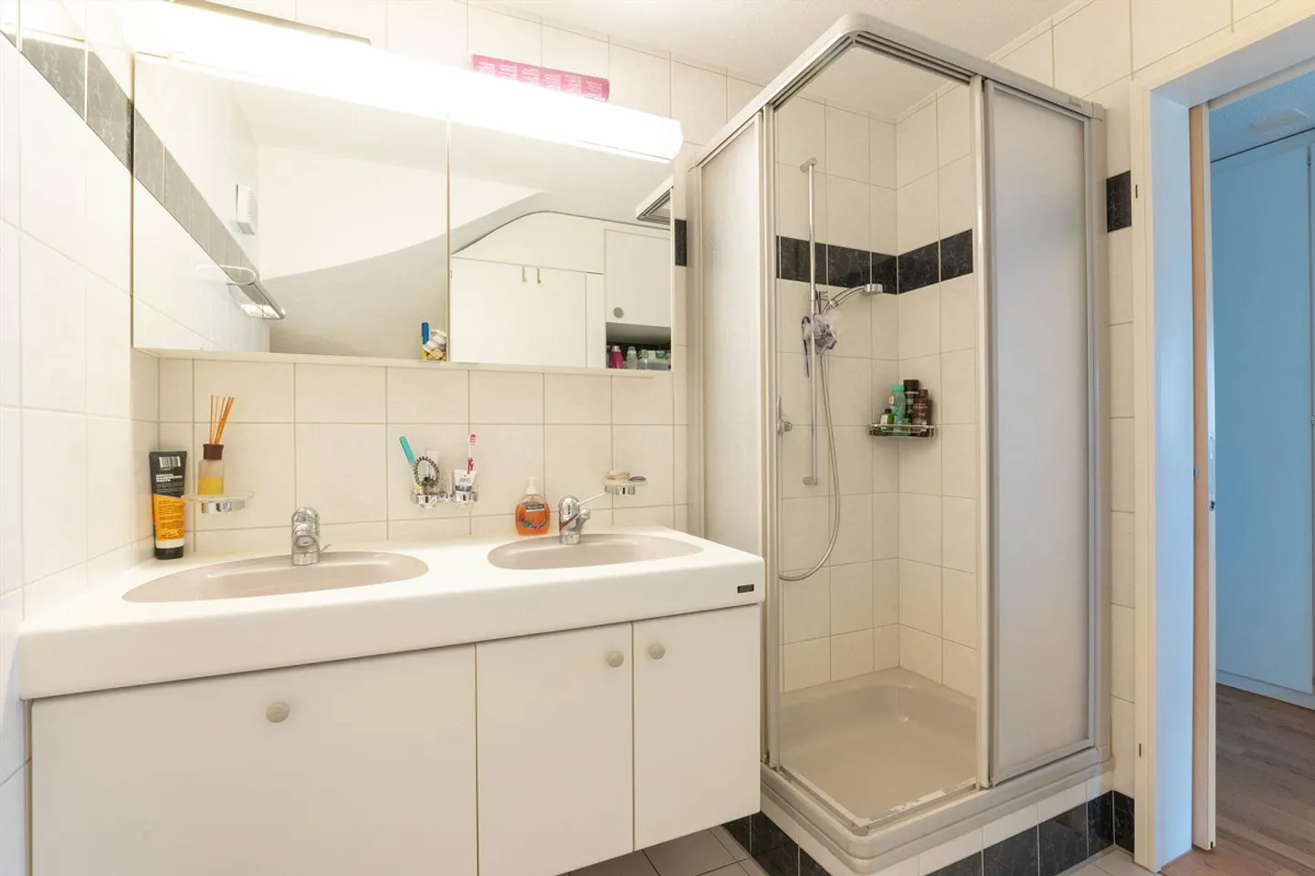 "Charmante 6.5-Zimmer-Maisonettewohnung in Thun-Goldiwil" - Foto 17 di 20