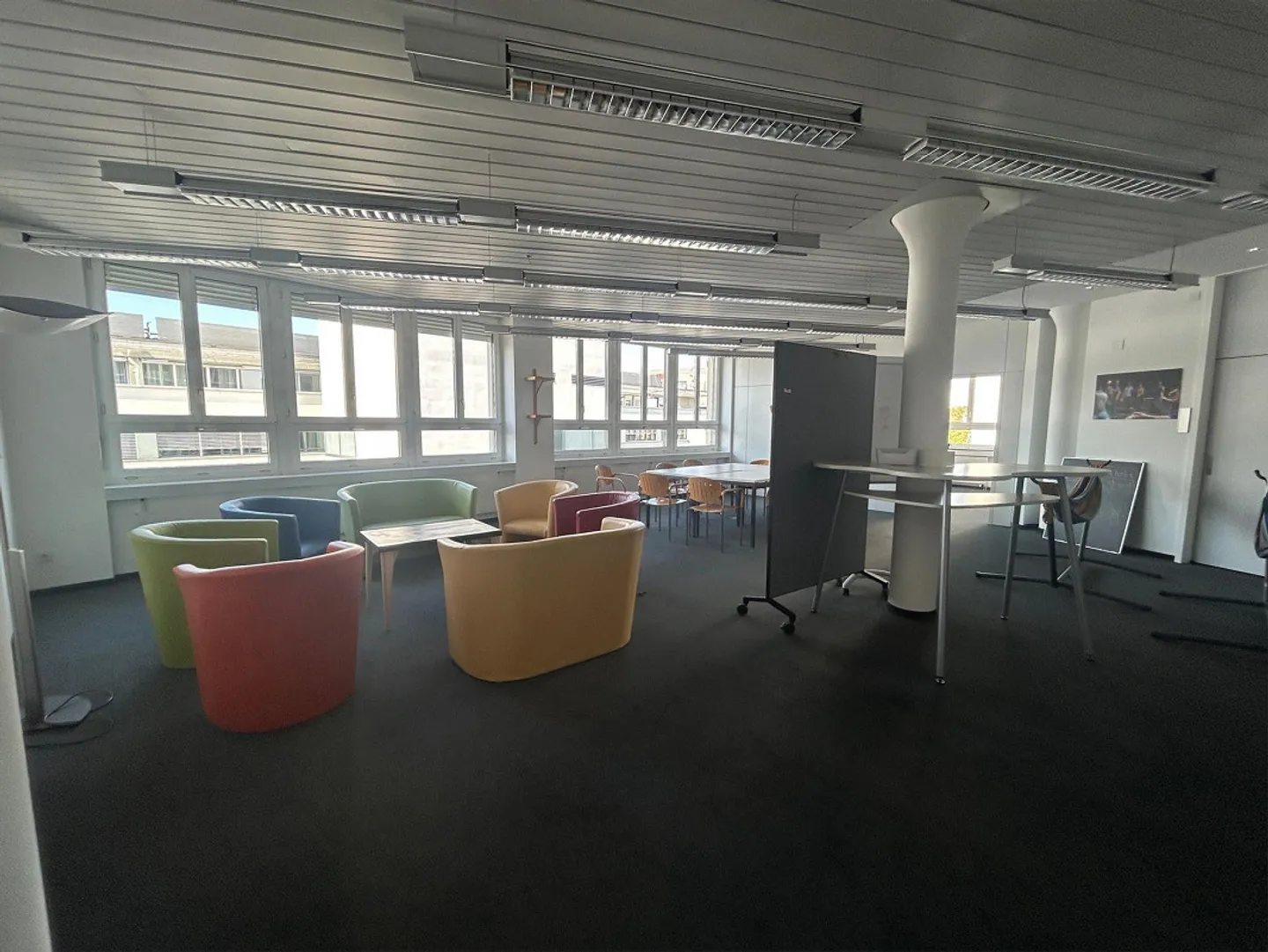 Bright office space in the center - Photo 2 of 3