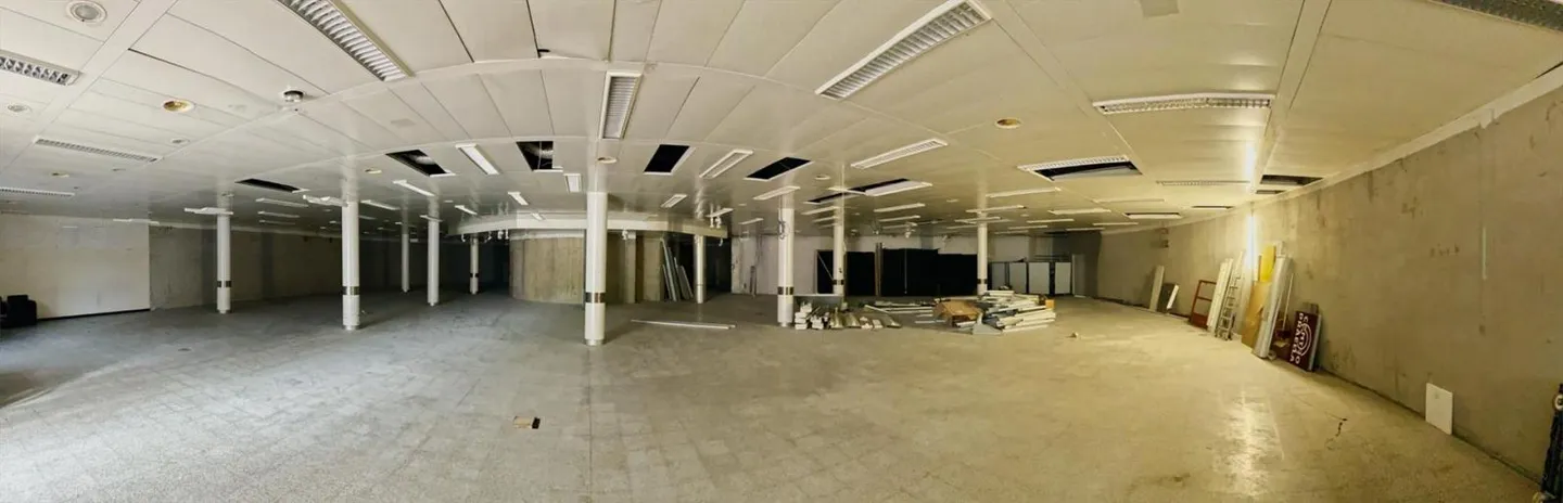 Affittasi ampio  spazio commerciale Mendriso - Foto 4 di 5