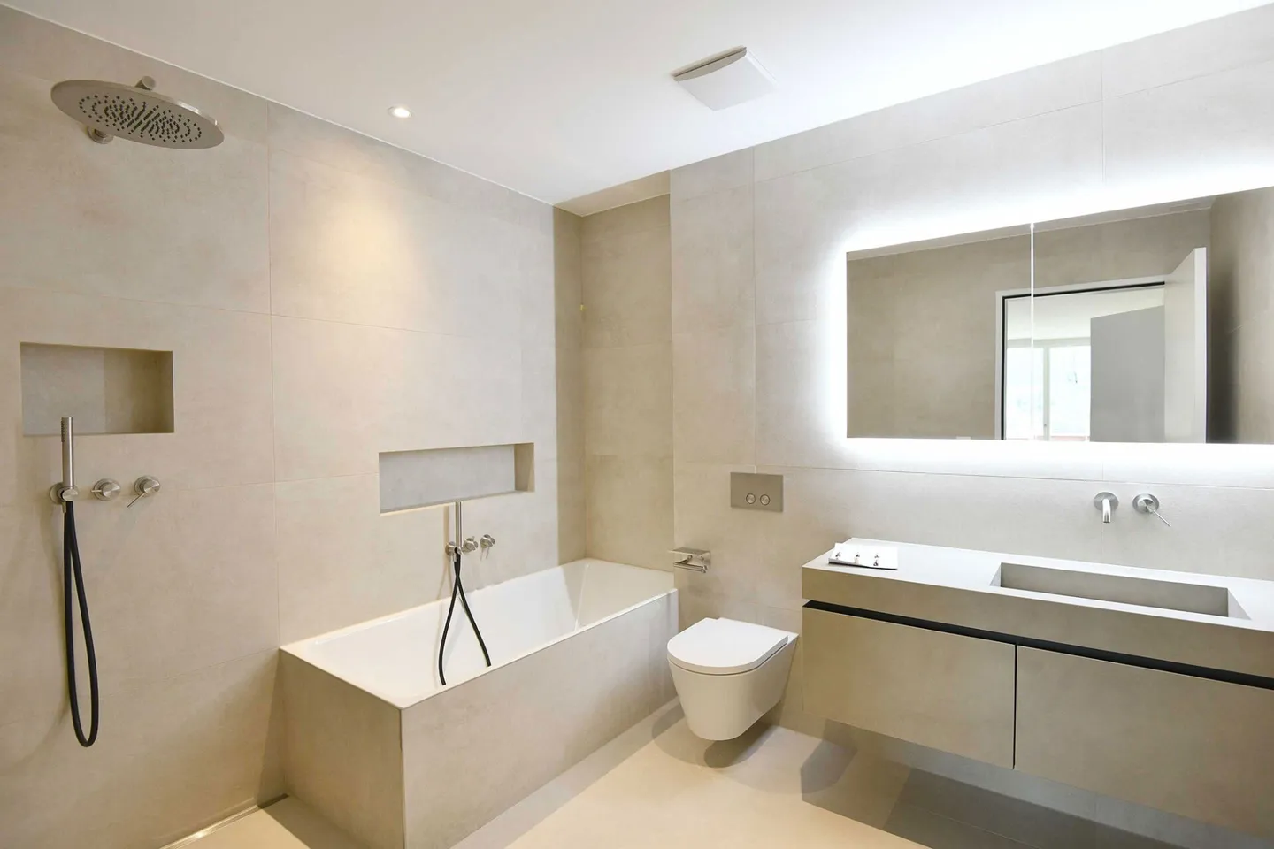 EXCLUSIVE CONDOMINIUMS - Photo 5 of 16