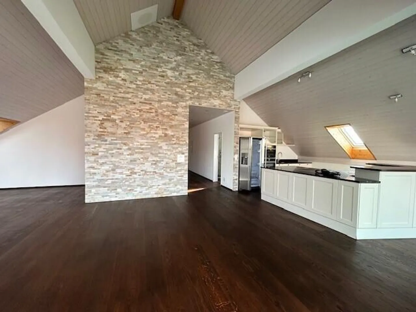 Exclusive penthouse apartment with a view in Kerzers - Photo 2 of 12