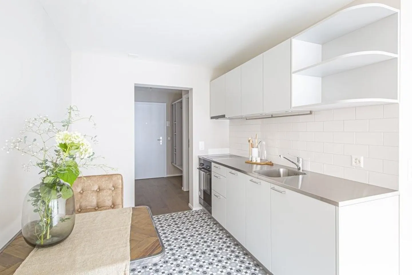 Renovated 1.5-room apartment in Gundeli with private washing tower - Photo 3 of 7