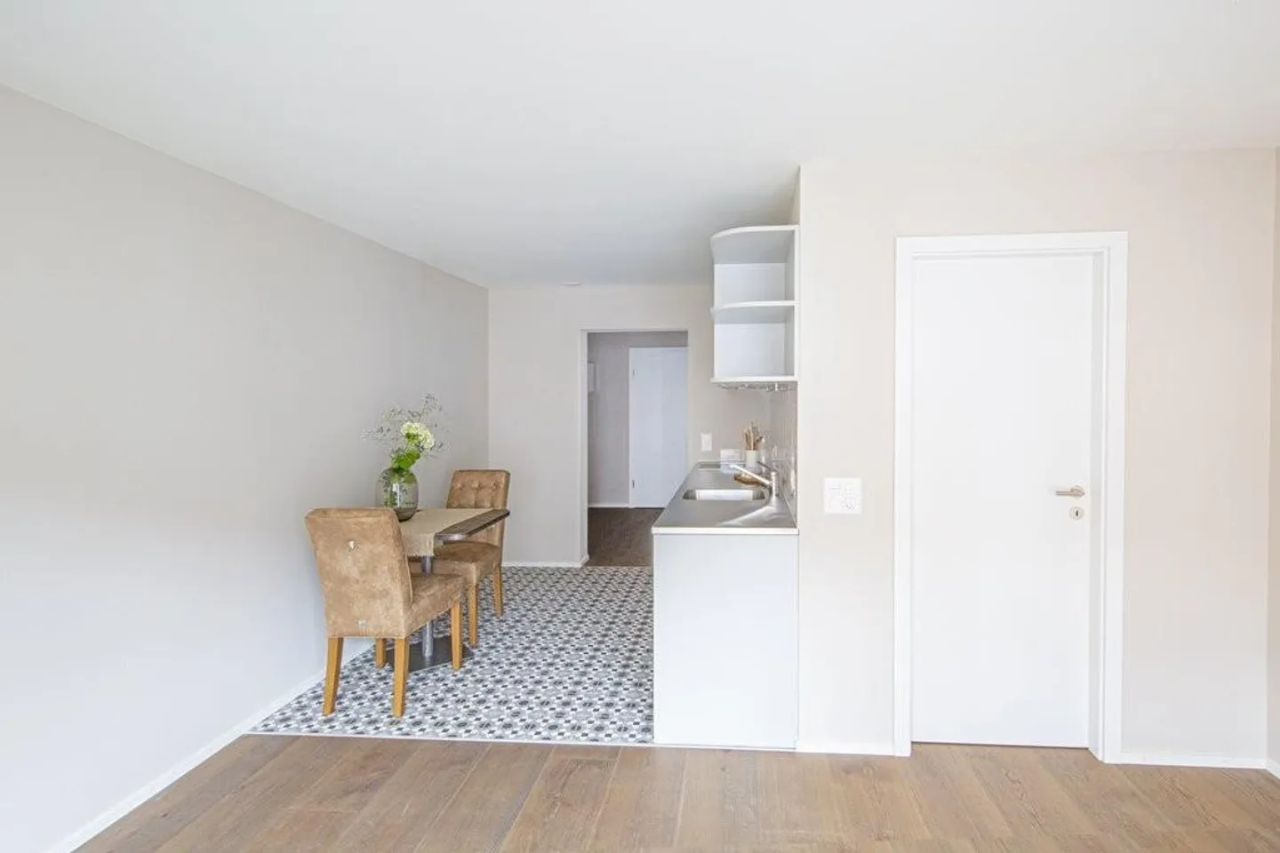 Renovated 1.5-room apartment in Gundeli with private washing tower - Photo 4 of 7