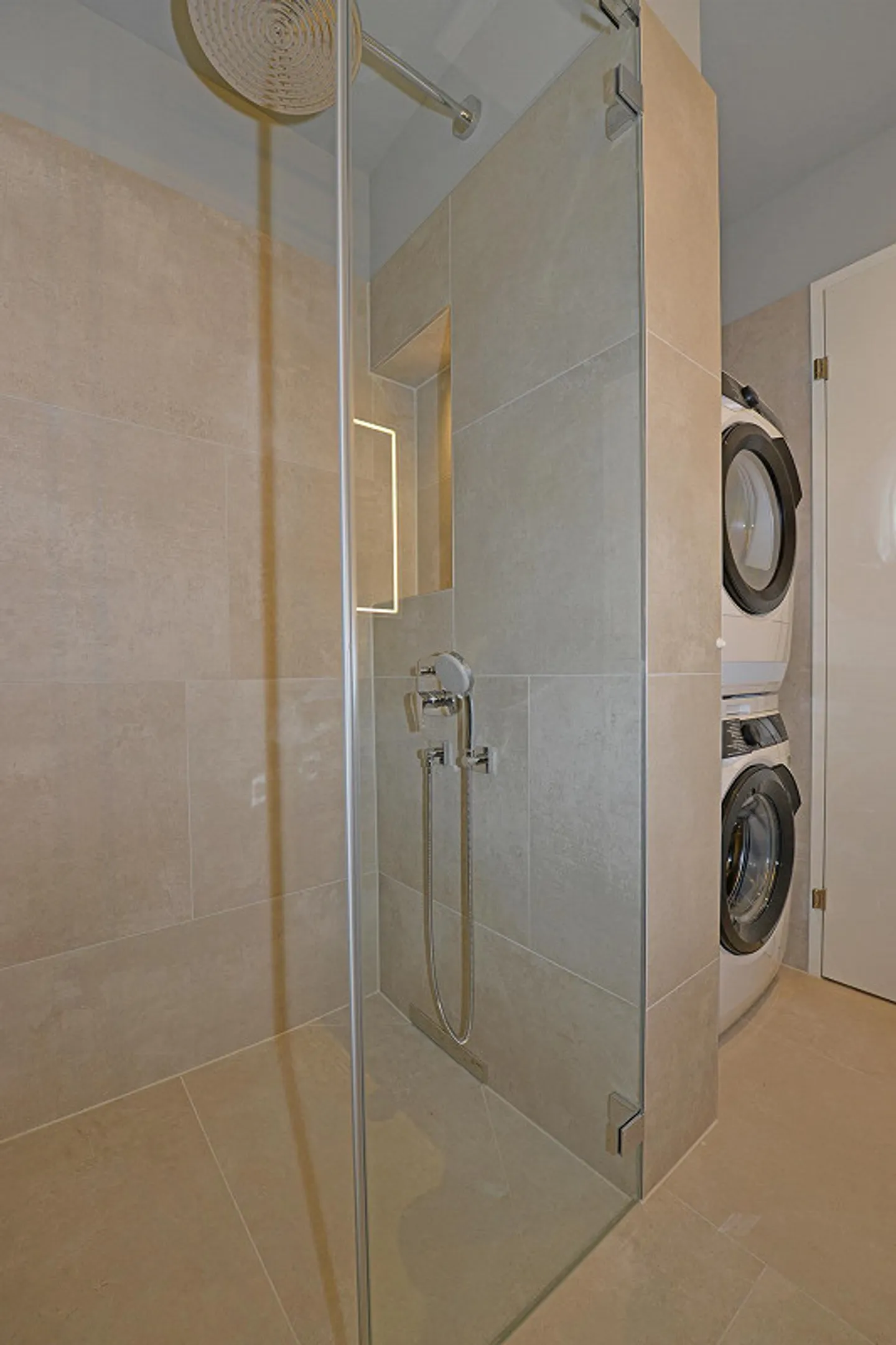 Nuovo appartamento di 3,5 stanze: vivere in campagna con collegamento alla città - Foto 7 di 8