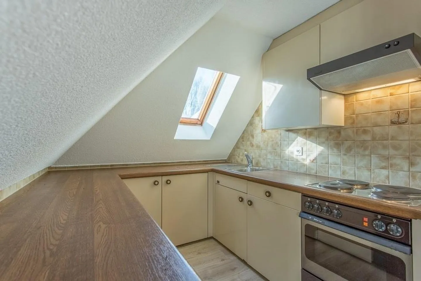 Charmante Dachwohnung mit Aussicht - Foto 4 von 7