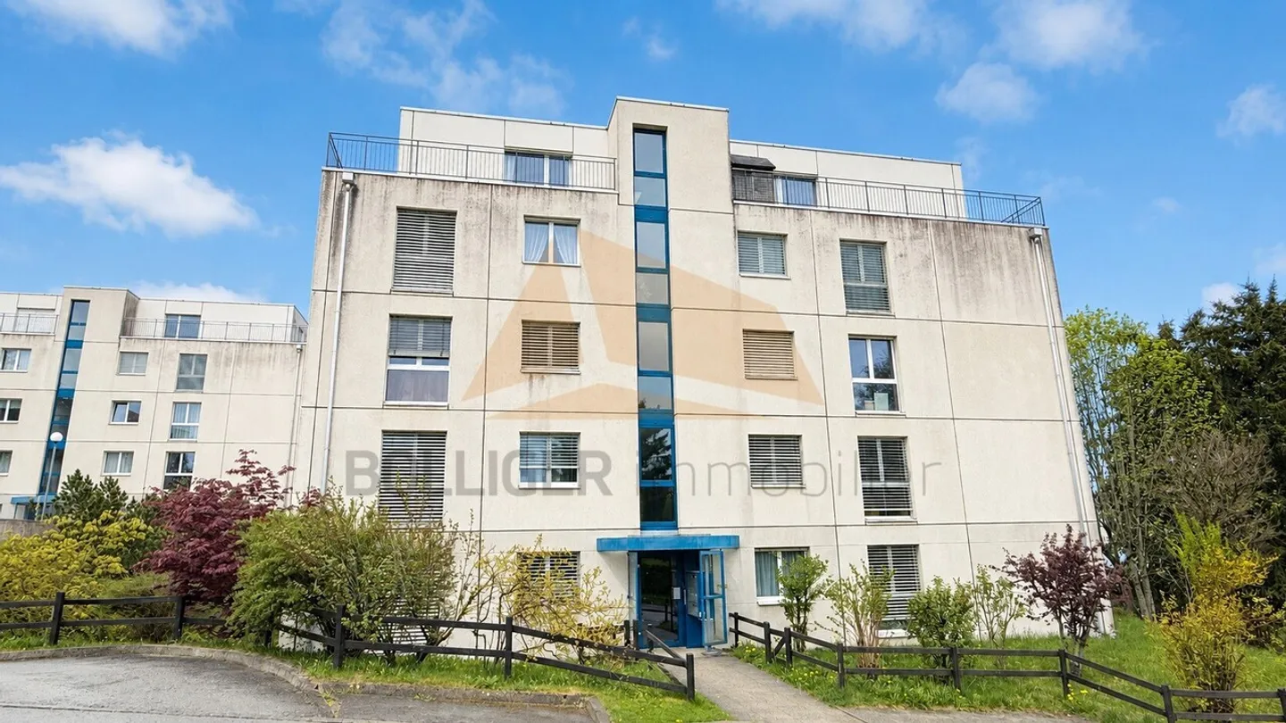 FOR SALE
4-ROOM APARTMENT 111 M2
WITH OUTDOOR PARKING SPACE - Photo 3 of 7