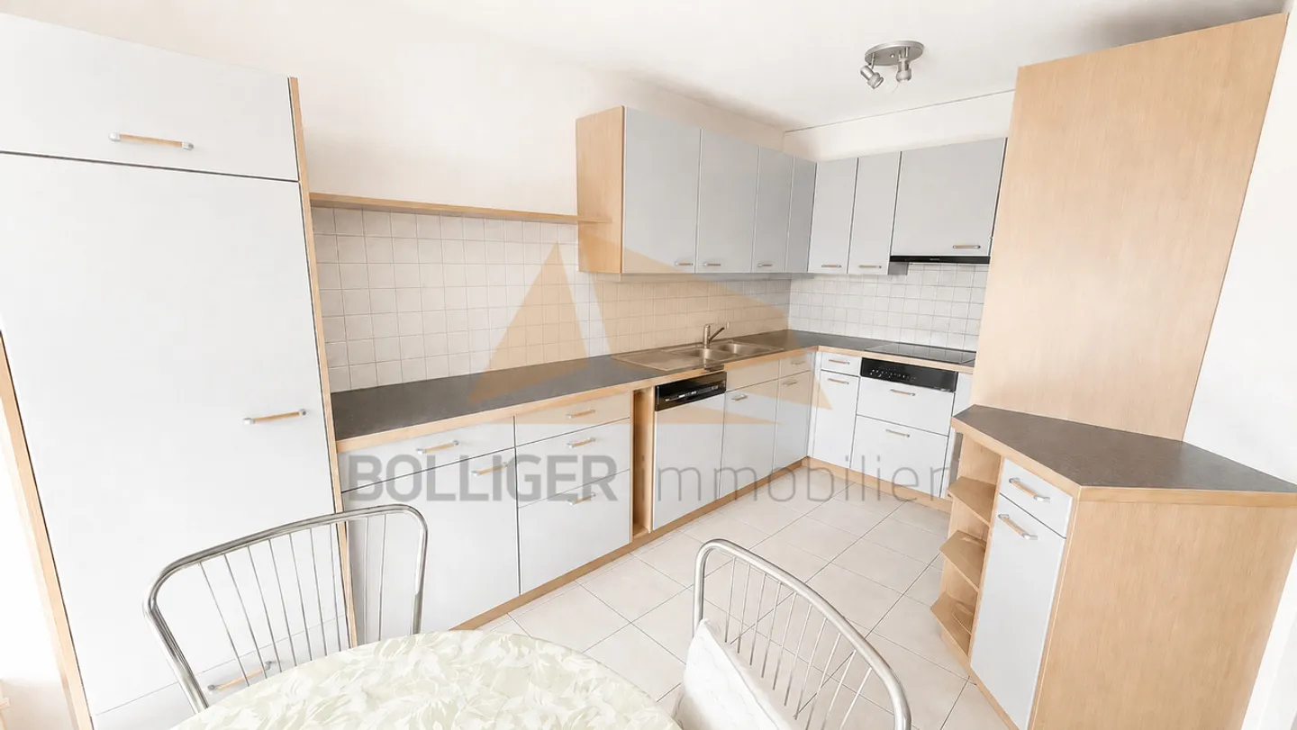FOR SALE
4-ROOM APARTMENT 111 M2
WITH OUTDOOR PARKING SPACE - Photo 6 of 7