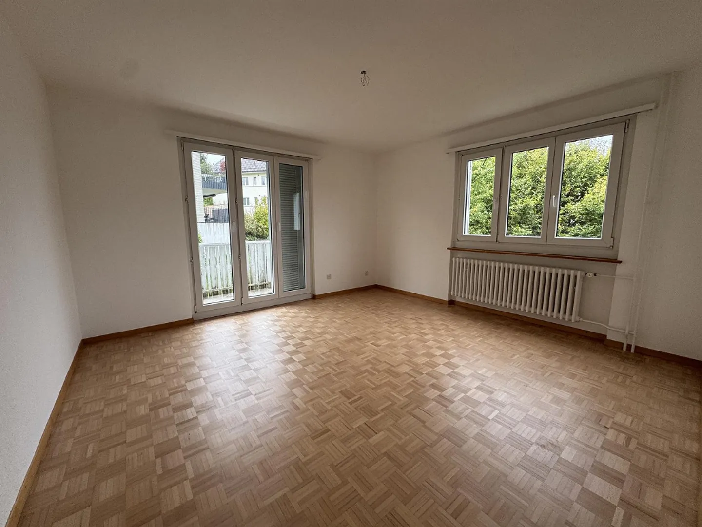 Ampio appartamento di 5 stanze con balcone in posizione tranquilla - Foto 5 di 9