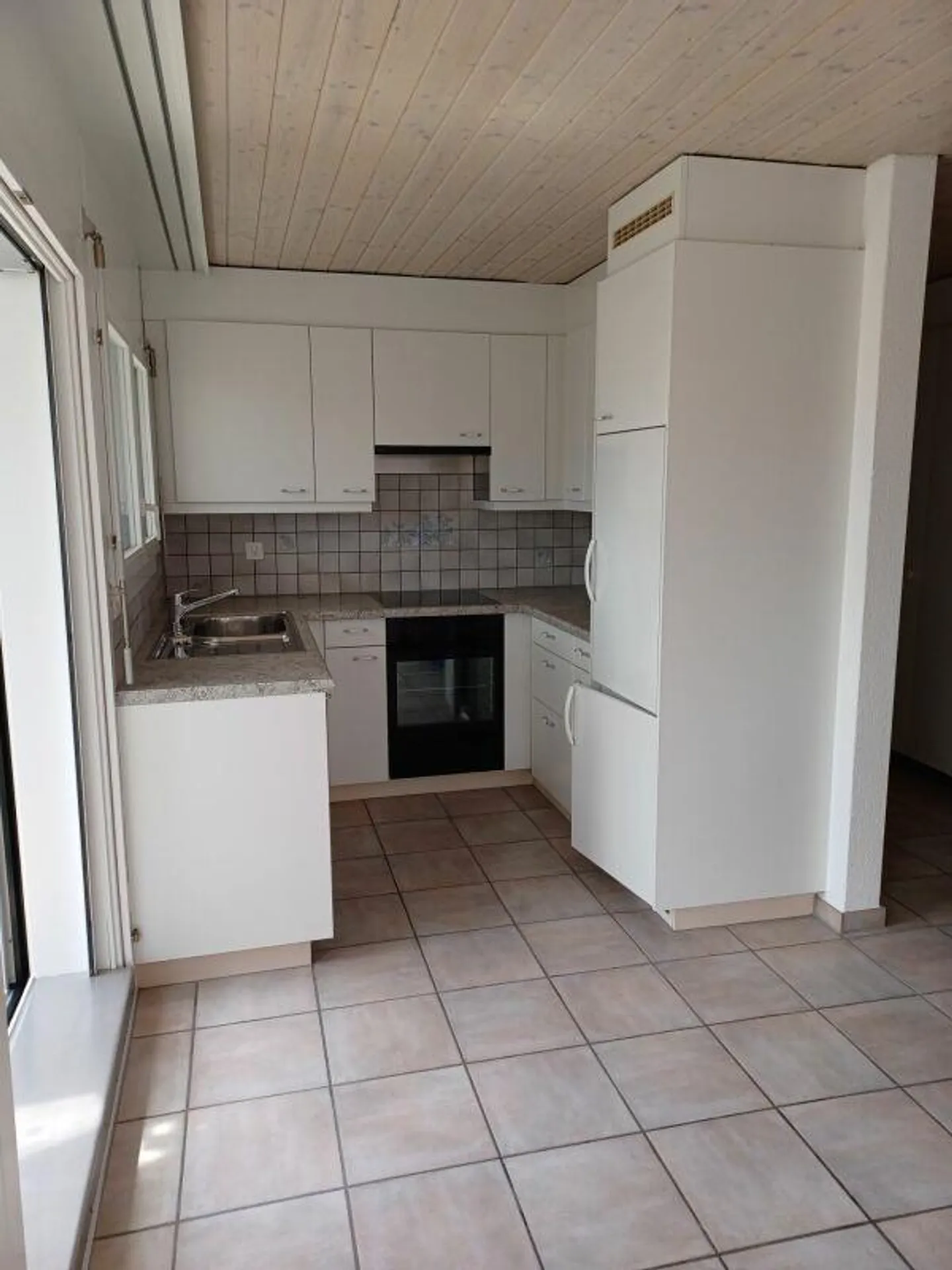 Appartement 3 1/2 pièces avec balcon et vue sur la montagne - Photo 2 sur 9