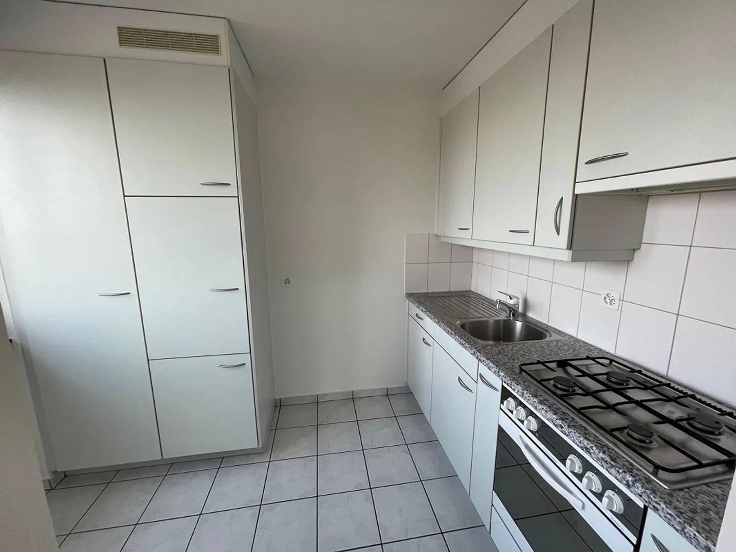 Nuovi inquilini cercasi per un ampio appartamento di 3 stanze ad Allschwil - Foto 4 di 11