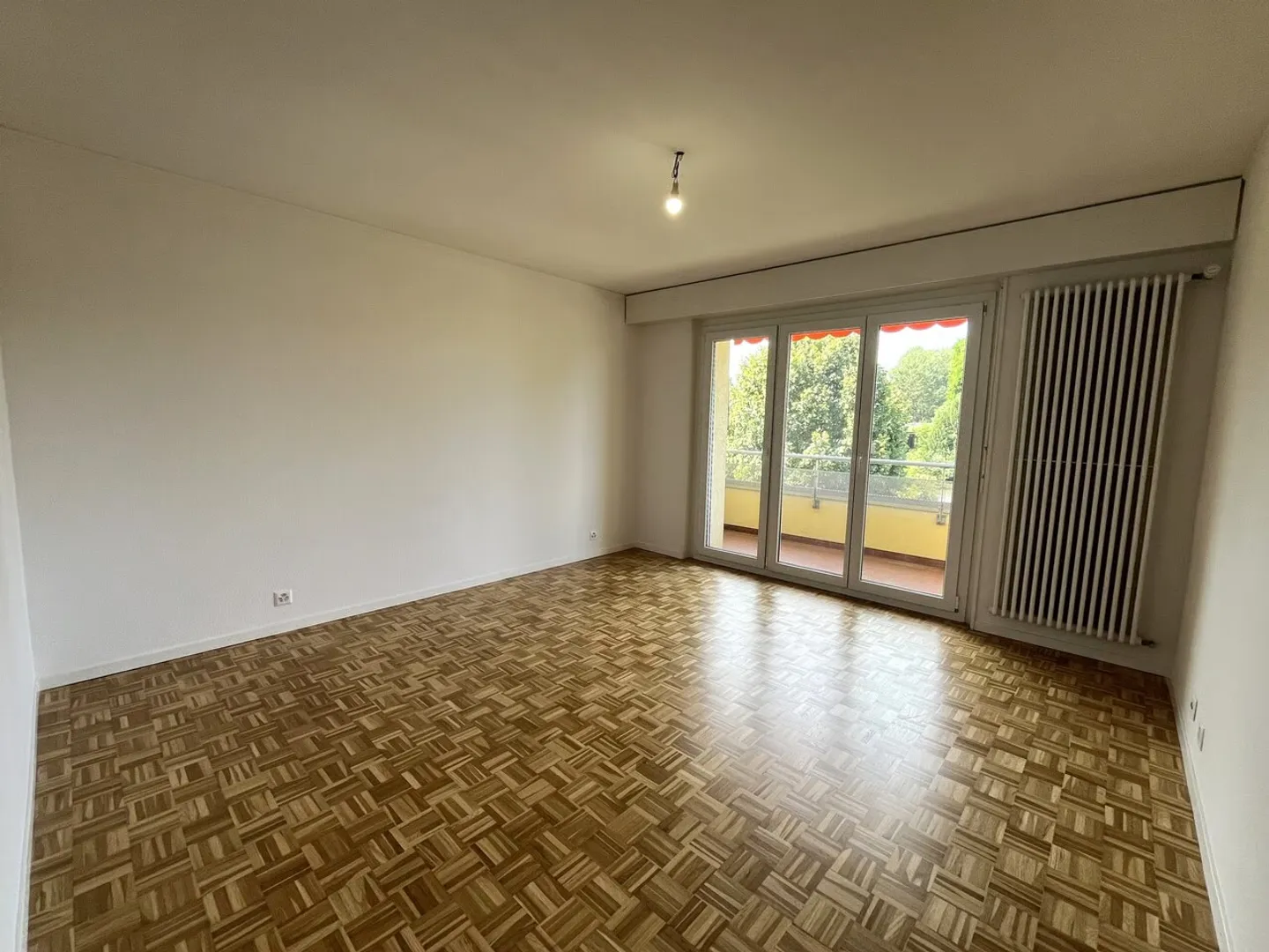 Charming Apartment with Balcony - Photo 2 of 8