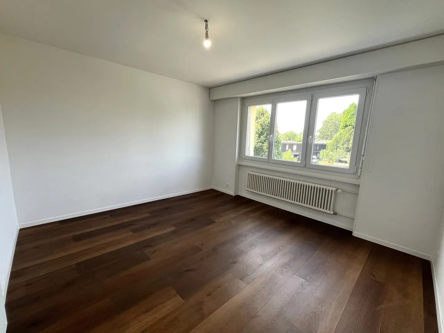 Charming Apartment with Balcony - Photo 3 of 8